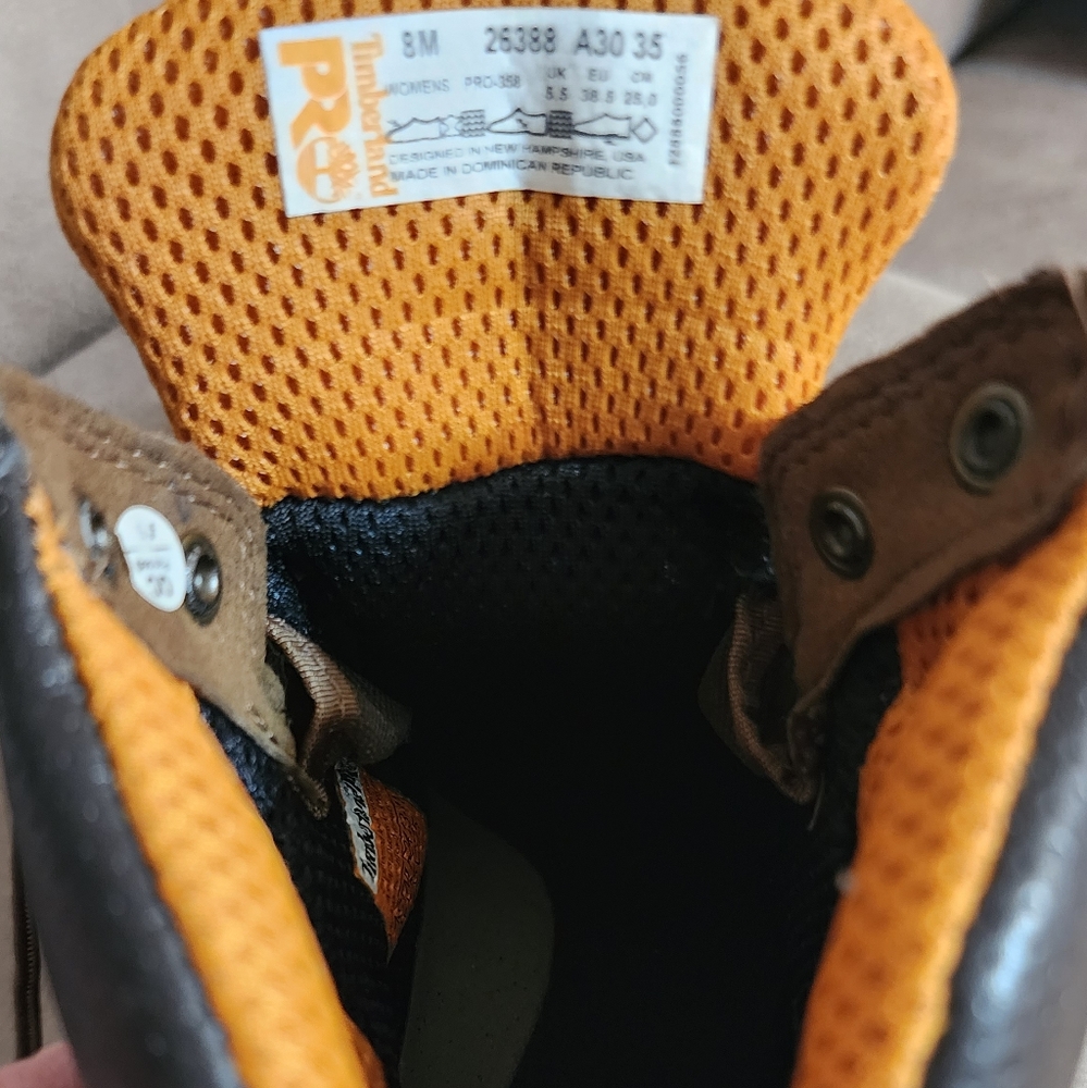 Timberland women's hiking or work boots . Like New - Picture 4 of 5